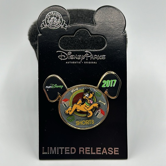 Disney Run Pin Virtual shorts 2017 Pluto collector Pin limited release NWT - Picture 7 of 8